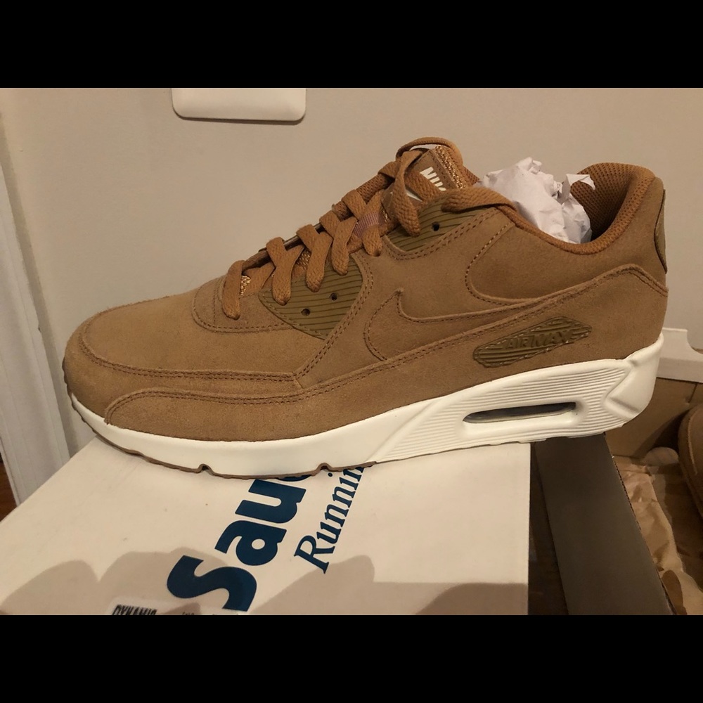 Brand new Men’s 11.5 Nike Air Max In tan + black.